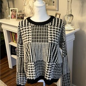 Cyrus Black and White Patterned Women's Sweater